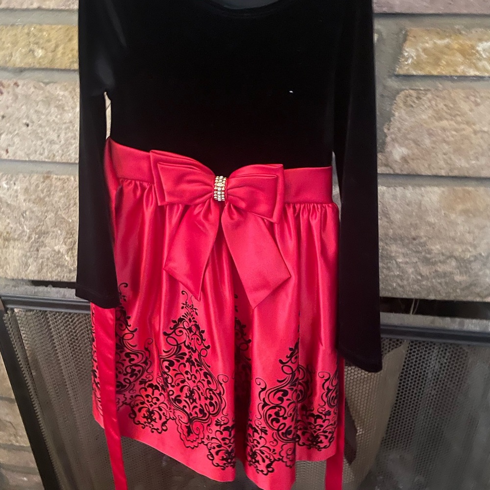 Elegant Black and Red dress with Bow